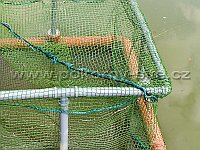 zakrytí klece na sádkování ryb